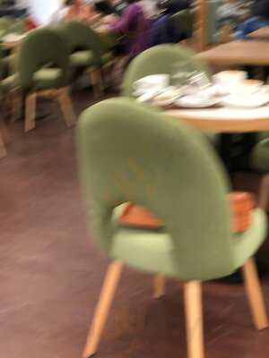 Dee Dee's, The Range