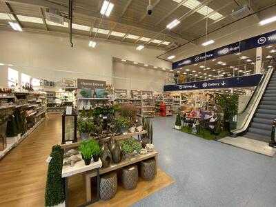 Dee Dee's, The Range