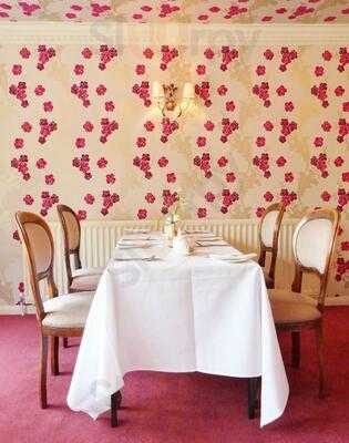 Garden Restaurant At The Cottonwood Boutique Hotel