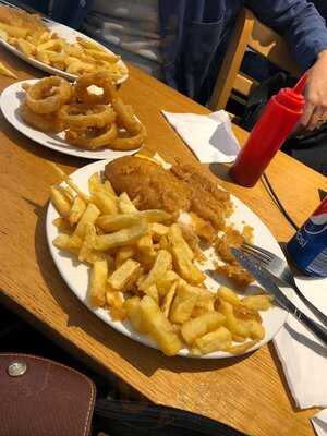Seafoods Traditional Fish & Chips