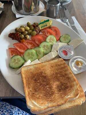 Zalos Cafe Latchford