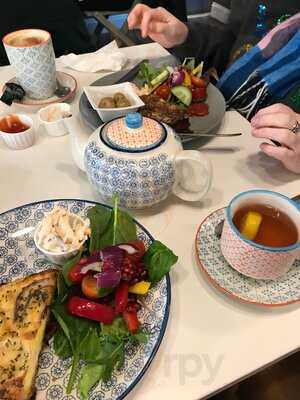 Hanging Gardens Garden Centre & The Potting Shed Tearoom