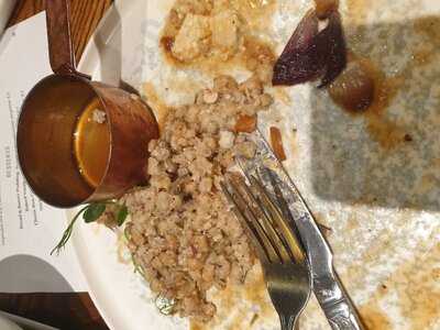 Lounge & Teddies Grill Bar