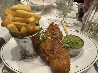 Ivy Cocktail Bar & Restaurant