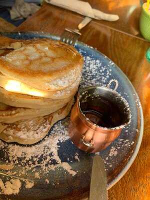 Nava Coffee House, Kitchen & Bar