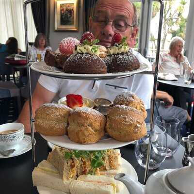 Seasons Restaurant & Lounge