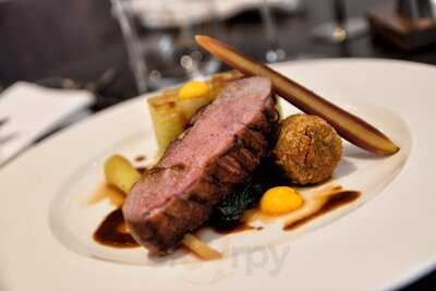 Seasons Restaurant & Lounge