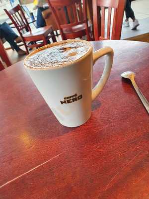 Carlton London Cafe & Bar