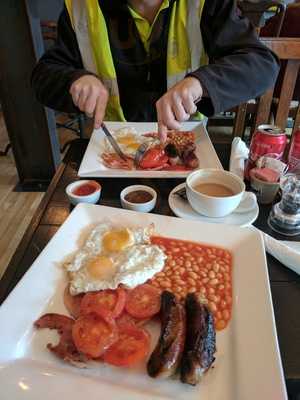 Carlton London Cafe & Bar