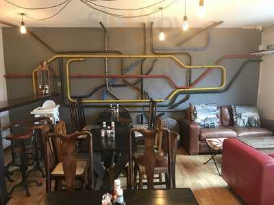 Carlton London Cafe & Bar