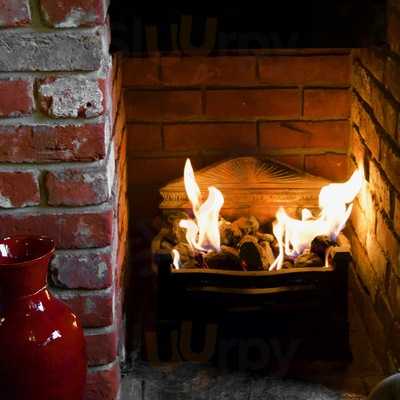 Tudor Bar And Brasserie