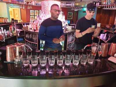 Review Preston Wine & Cocktail Bar