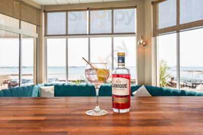 Coast Bar And Bistro At Ommaroo Hotel