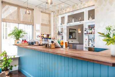 Coast Bar And Bistro At Ommaroo Hotel