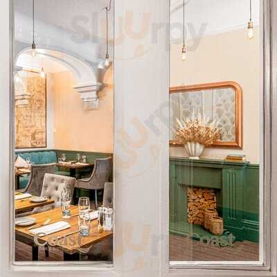 Coast Bar And Bistro At Ommaroo Hotel