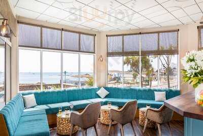 Coast Bar And Bistro At Ommaroo Hotel