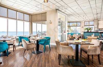 Coast Bar And Bistro At Ommaroo Hotel