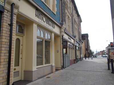 Antoinette's Coffee Shop & Bar