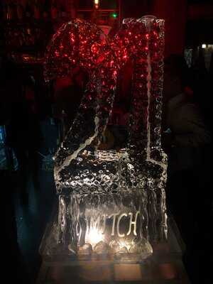 Hamptons Lounge Bar & Restaurant