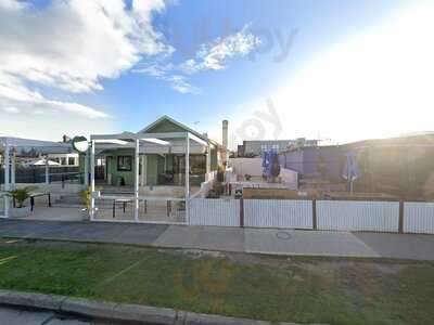 Bomboras Cafe Bar Pizzeria