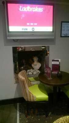 Dickens Bar And Brasserie