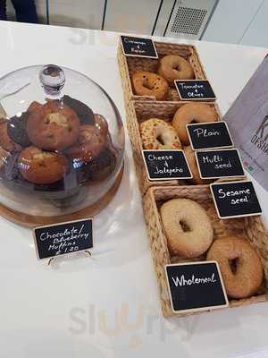 Berries Bagels & Shakes