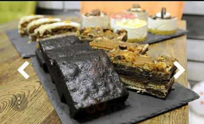 Berries Bagels & Shakes