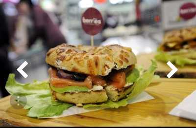 Berries Bagels & Shakes