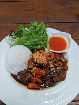 Nooms' Kitchen Thai Cuisine