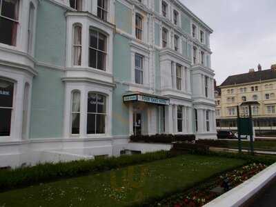 Four Oaks Hotel Restaurant