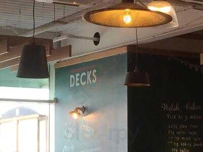 Decks Restaurant & Cafe