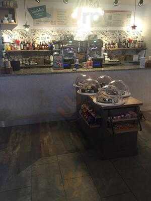 Decks Restaurant & Cafe