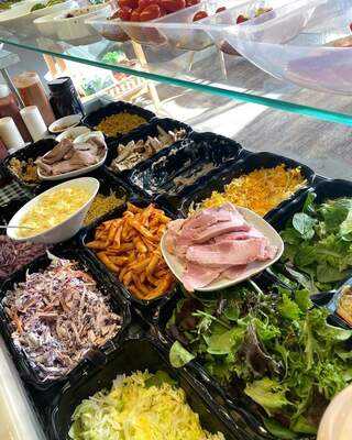 Personalized Cake & Cafe