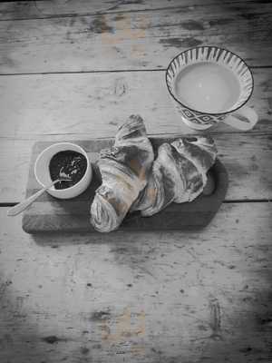 Lulu And Dollys Micro-bakery & Chocolaterie