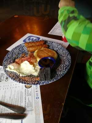 Lions Den Restaurant & Lounge Bar