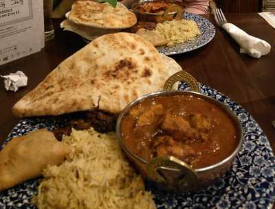 Lions Den Restaurant & Lounge Bar