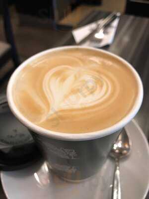 L'elysee Artisan Cafe