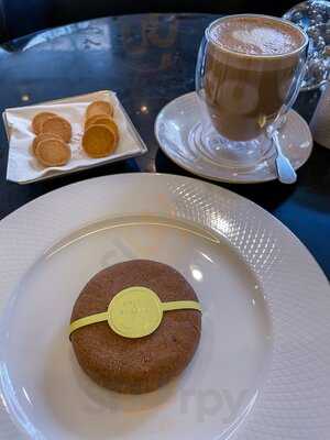 Cakes & Bubbles By Albert Adria