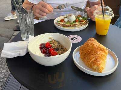 Over Under Earl's Court