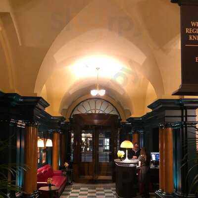 Simpson's In The Strand