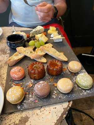 Champagne And Fromage