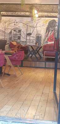 Chemen Restaurant & Bar