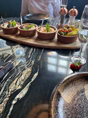 The Hart Lounge - Photo 7