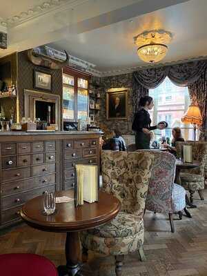 Mr Fogg's Gin Parlour - Photo 8
