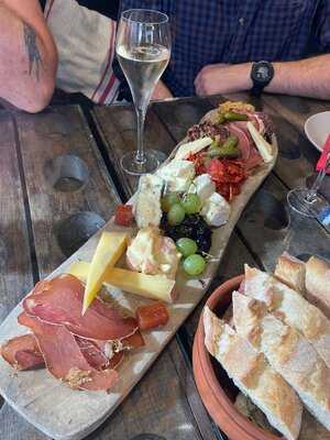 Champagne + Fromage - Greenwich