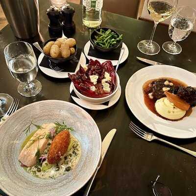 Avenue Restaurant & Bar