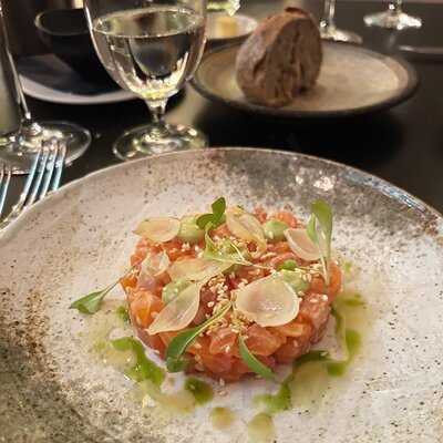 Avenue Restaurant & Bar