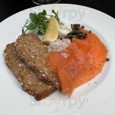 Avenue Restaurant & Bar