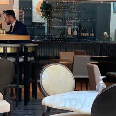 Avenue Restaurant & Bar