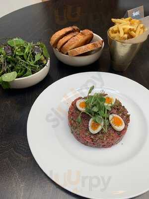 Avenue Restaurant & Bar